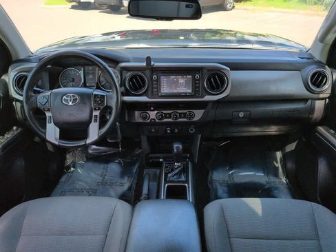 Used 2018 Toyota Tacoma SR5 AWD/4WD image 14