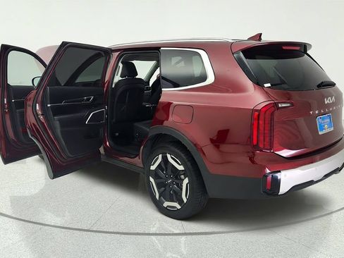 Used 2024 Kia Telluride S FWD image 32