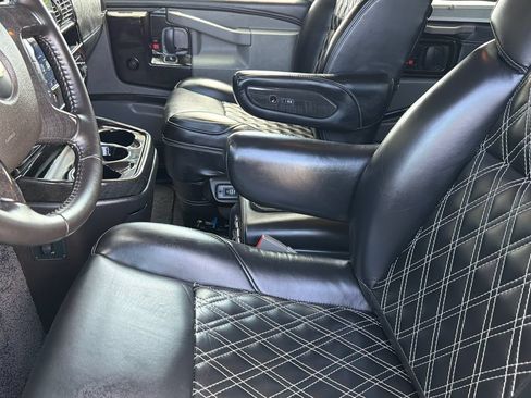 Used 2023 Chevrolet Express 2500 RWD image 29