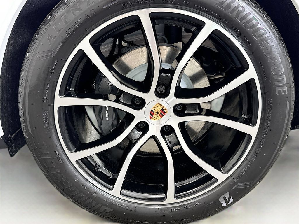 Used 2026 Porsche Cayenne AWD/4WD image 32
