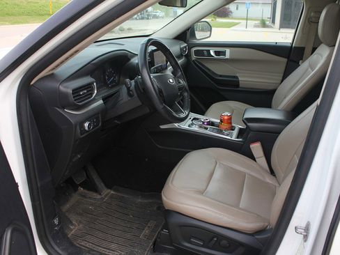 Used 2020 Ford Explorer XLT w/ Equipment Group 202A AWD/4WD image 5