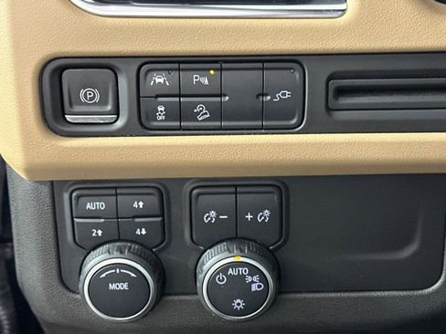 Used 2021 Chevrolet Tahoe Premier AWD/4WD image 19