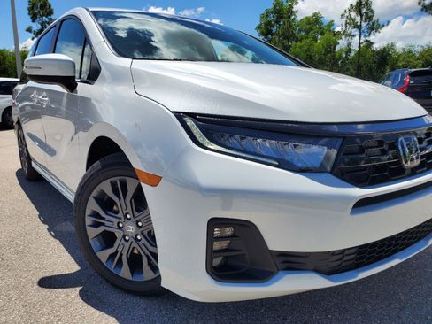 New 2026 Honda Odyssey Touring image 2