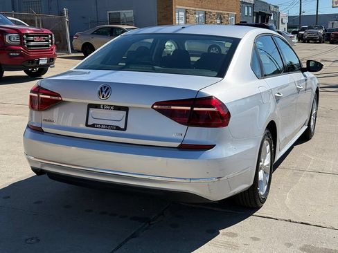 Used 2018 Volkswagen Passat 2.0T FWD image 7