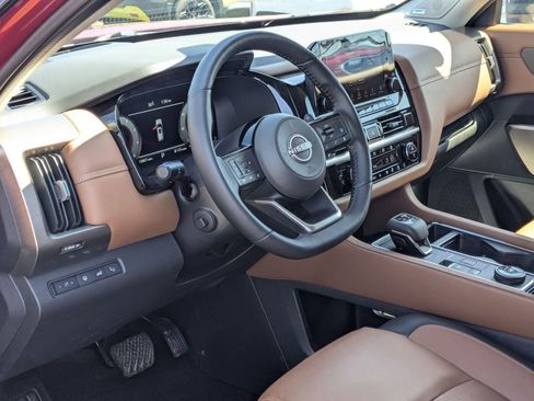 Certified 2024 Nissan Pathfinder Platinum w/ Black Appearance Package AWD/4WD image 14