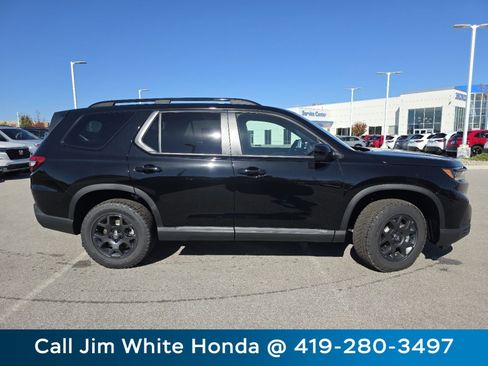 New 2025 Honda Pilot TrailSport image 13