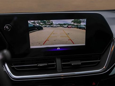 Used 2025 Chevrolet Trax RS w/ Sunroof Package image 17