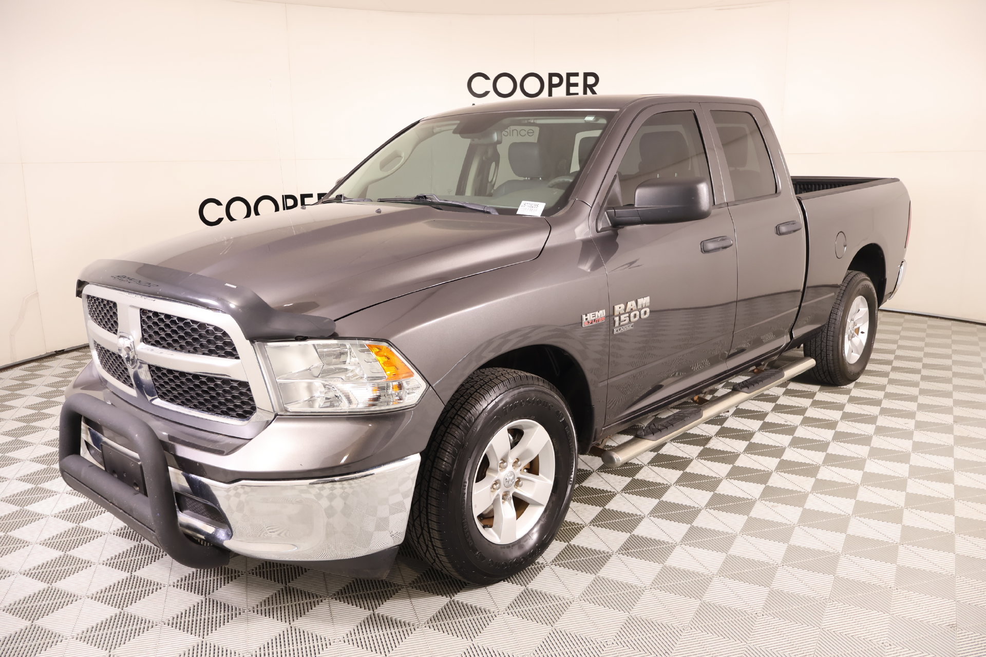 Used 2020 RAM 1500 Tradesman w/ Chrome Appearance Group RWD image 9