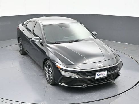 Used 2025 Hyundai Elantra SEL FWD image 63