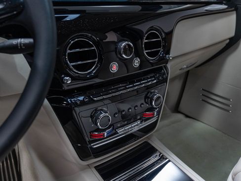 Used 2019 Rolls-Royce Phantom Sedan RWD image 16