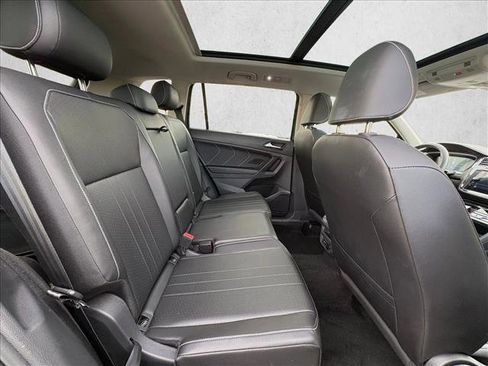 Used 2023 Volkswagen Tiguan SE w/ Panoramic Sunroof Package image 22