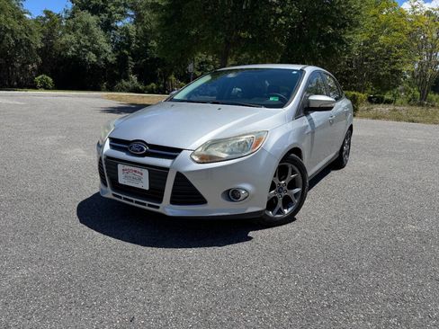Used 2014 Ford Focus SE w/ Equipment Group 201A FWD image 30
