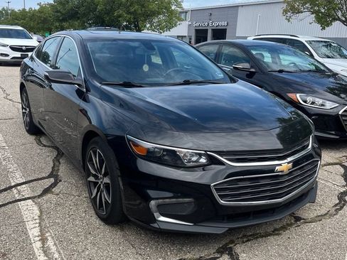 Used 2018 Chevrolet Malibu LT FWD image 2