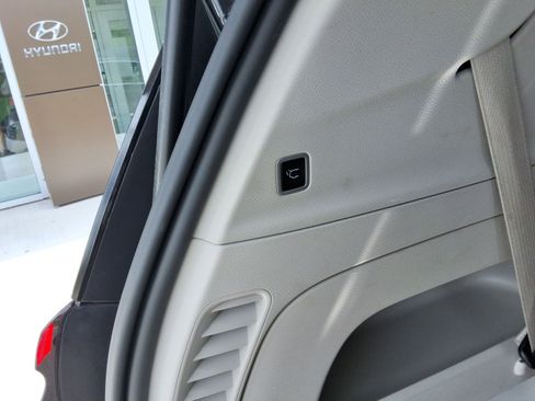 Used 2023 Chrysler Pacifica Touring-L FWD image 28