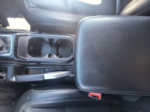Used 2018 Jeep Wrangler Unlimited Sahara AWD/4WD image 21