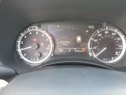 Used 2024 Toyota Highlander XLE FWD image 24