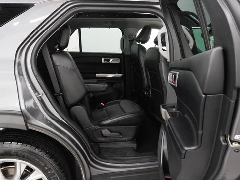 Used 2021 Ford Explorer Limited w/ Equipment Group 301A AWD/4WD image 13