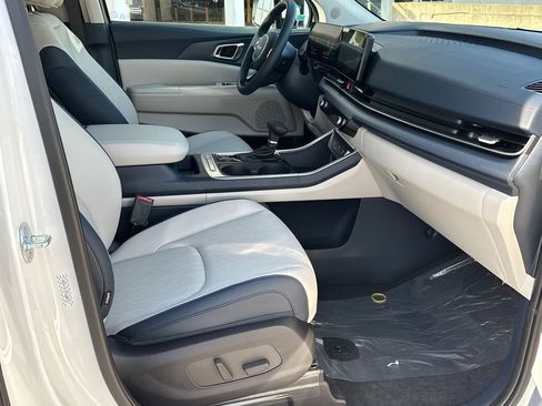 New 2026 Kia Carnival EX FWD image 12