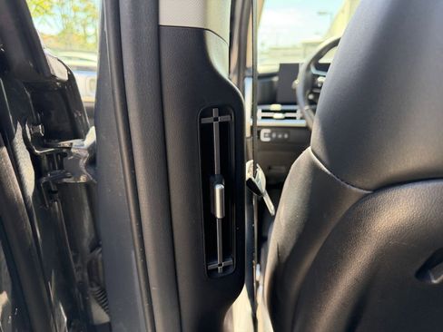 Used 2025 Hyundai Santa Fe SEL image 24