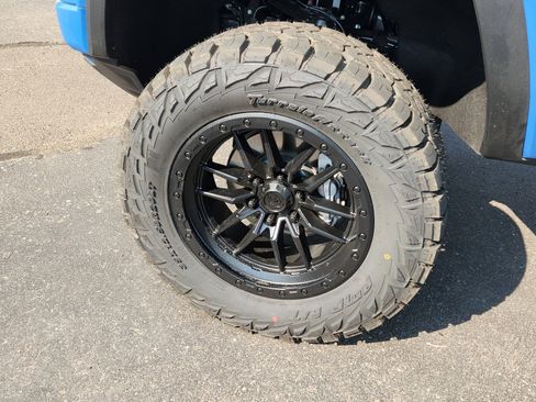 New 2025 GMC Canyon Elevation w/ Convenience Package image 7