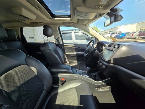 Used 2019 Dodge Journey Crossroad w/ Nav & Sun Group FWD image 7