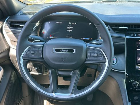 Used 2024 Jeep Grand Cherokee L Laredo image 12