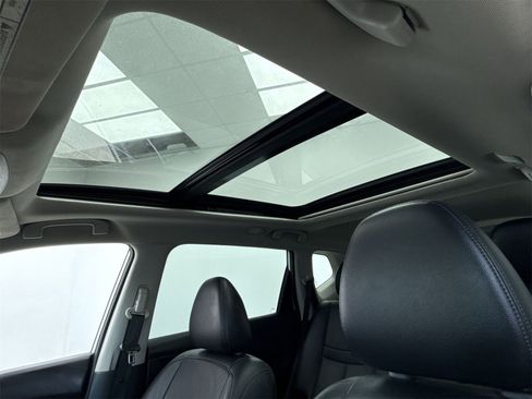 Used 2017 Nissan Rogue SL w/ SL Premium Package image 38