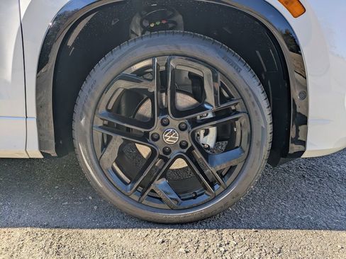 New 2026 Volkswagen Tiguan SE R-Line image 11