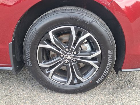 Used 2025 Toyota Sienna Platinum image 28