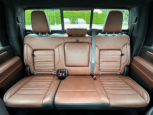 Certified 2024 GMC Sierra 3500 Denali Ultimate AWD/4WD image 29