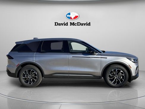 New 2026 Lincoln Nautilus Premier image 8