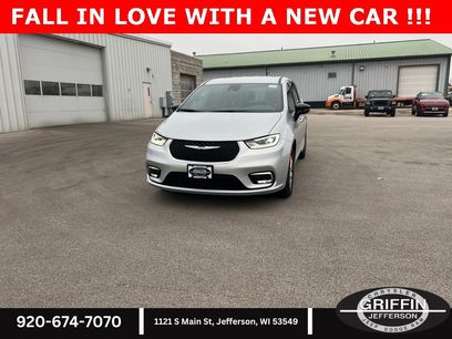 New 2026 Chrysler Pacifica Select