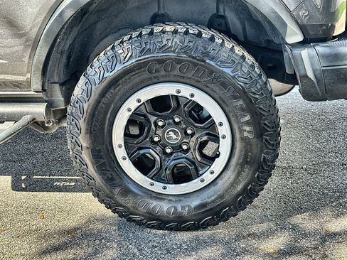 Used 2022 Ford Bronco Black Diamond w/ Sasquatch Package AWD/4WD image 8