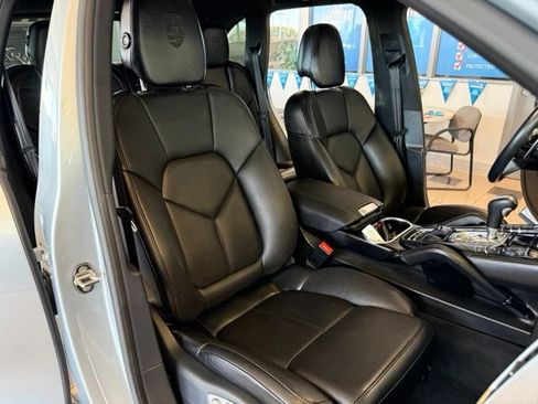 Used 2017 Porsche Cayenne S AWD/4WD image 3