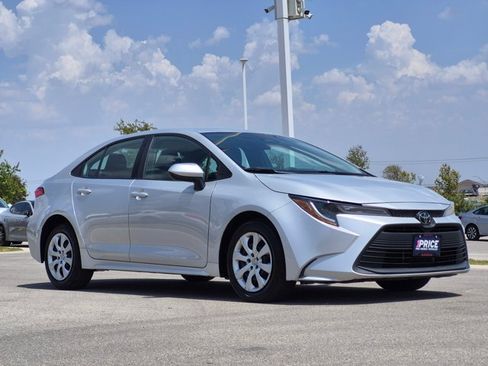 Used 2024 Toyota Corolla LE FWD image 3