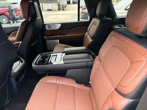 Used 2024 Lincoln Navigator Reserve AWD/4WD image 9