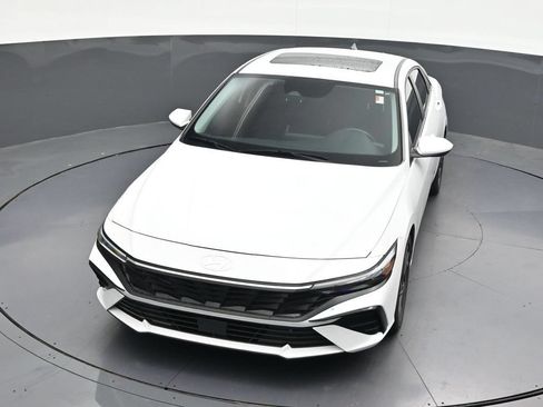 Used 2025 Hyundai Elantra SEL FWD image 22