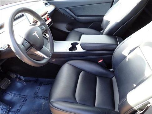 Used 2022 Tesla Model Y Long Range image 12