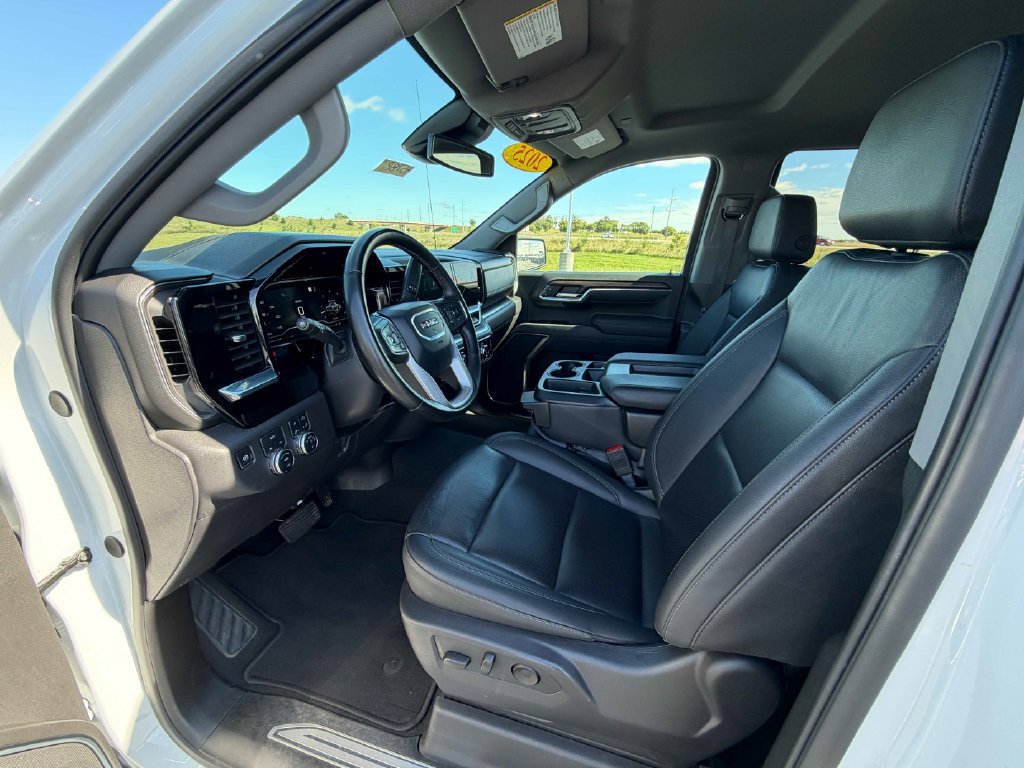 Used 2025 GMC Sierra 1500 SLT AWD/4WD image 16