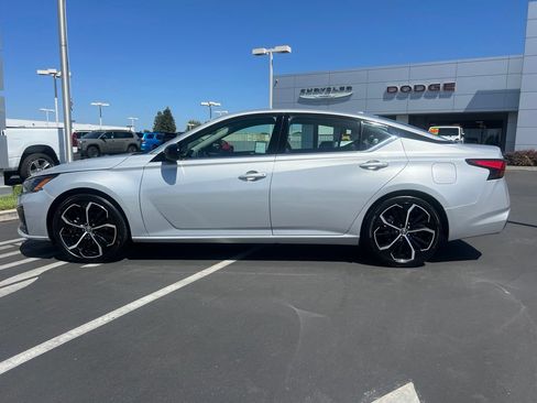 Used 2025 Nissan Altima 2.5 SR FWD image 27