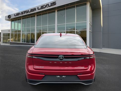 Used 2023 Toyota Crown Platinum image 5