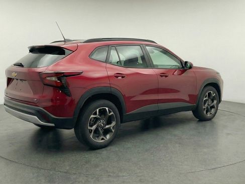 Used 2025 Chevrolet Trax LT FWD image 9