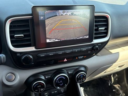 Used 2025 Hyundai Venue SEL FWD image 23