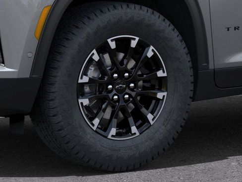 New 2025 Chevrolet Traverse Z71 w/ Enhanced Driving Package image 9