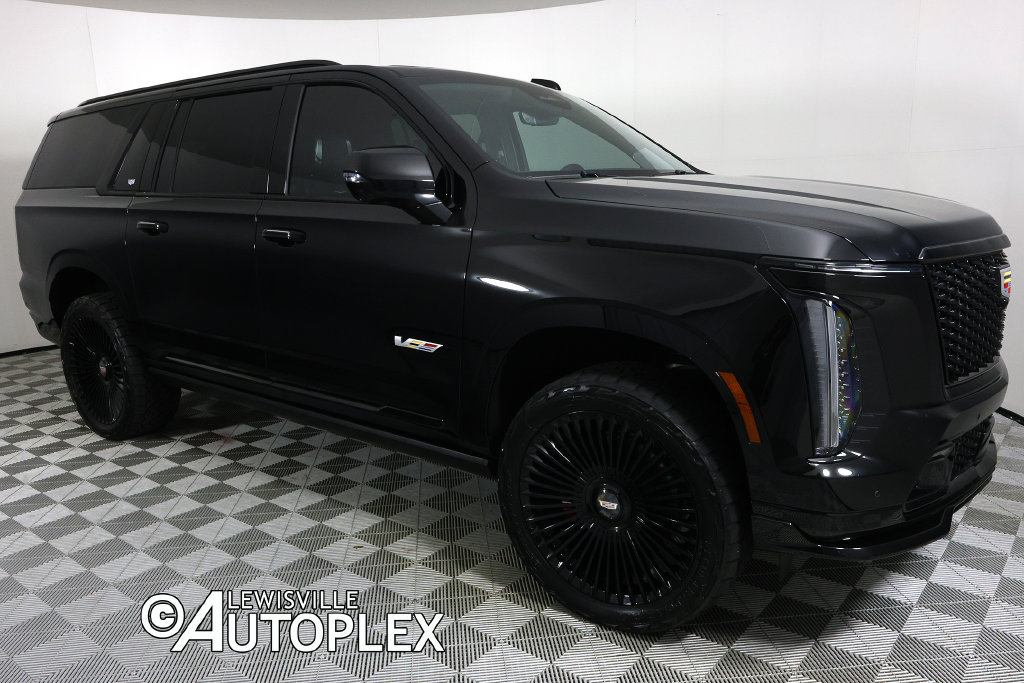 Used 2025 Cadillac Escalade ESV V AWD/4WD image 3