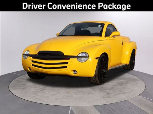 Used 2004 Chevrolet SSR w/ Preferred Equipment Group image 4