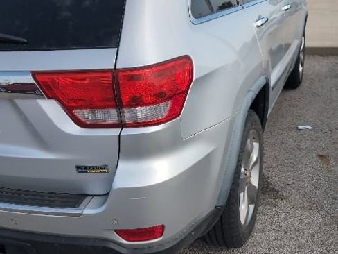 Used 2011 Jeep Grand Cherokee Limited w/ Trailer Tow Group AWD/4WD image 4