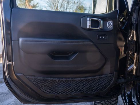 Used 2018 Jeep Wrangler Unlimited Sahara image 16