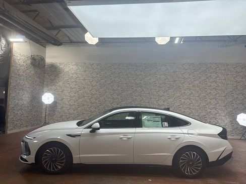 New 2026 Hyundai Sonata Limited FWD image 4