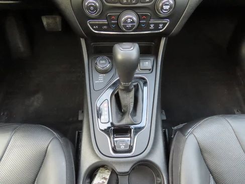 Used 2021 Jeep Cherokee Limited image 26